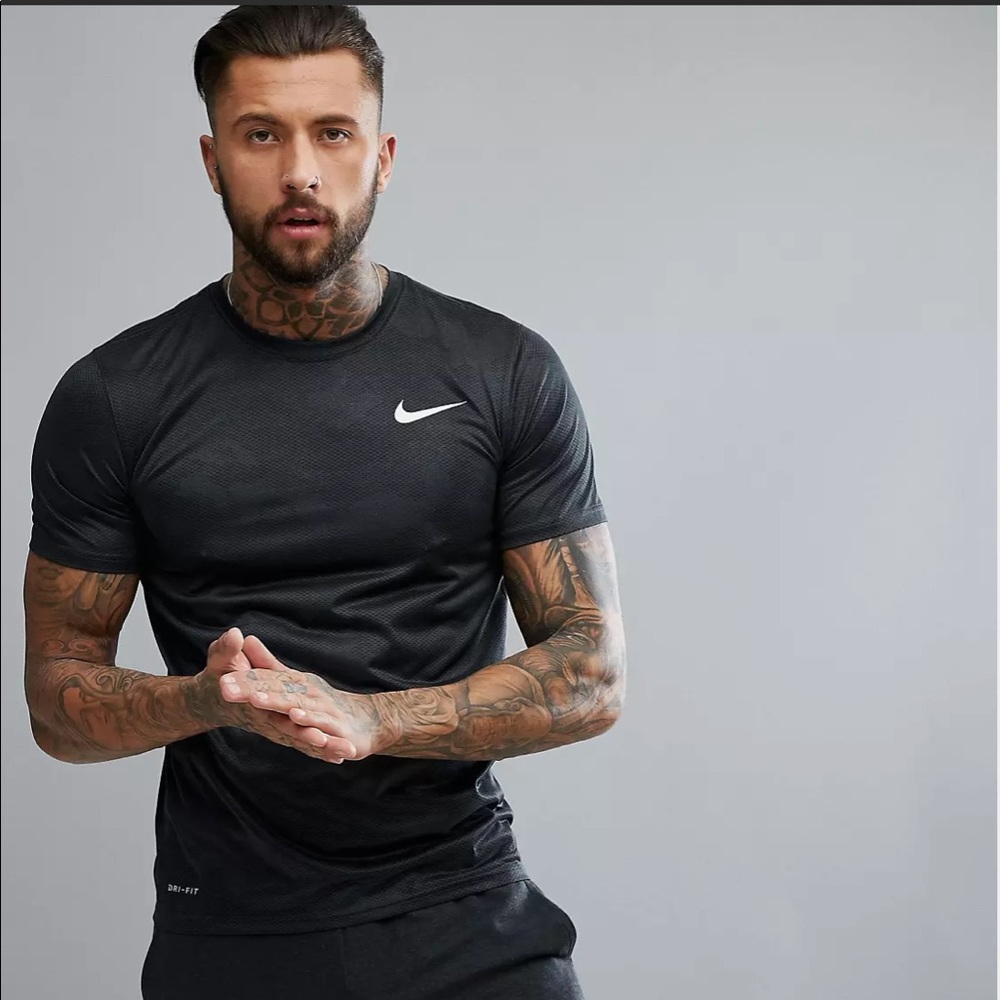 Nike Training Dry Camo Print t-shirt in dark grey size medium